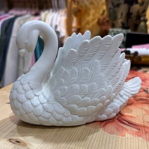 Elegant White Swan Planter